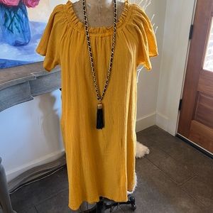Flattering yellow dress!! Fits everyone!!!